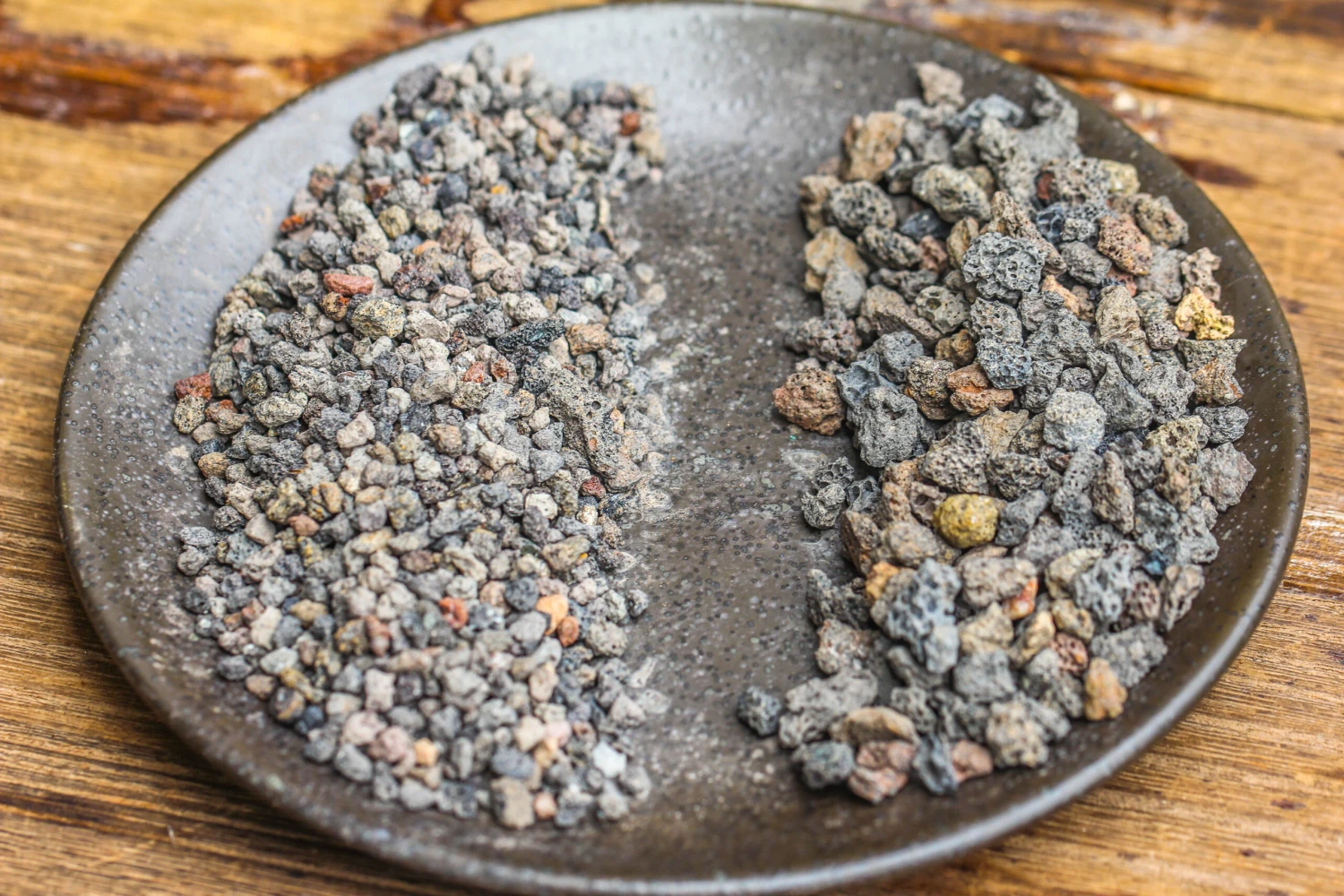 Porous Black Horticultural Lava Rocks, For Terrarium Drainage Control, The Bottom Layer Of The Moss Terrarium 5 Porous Black Horticultural Lava Rocks, For Terrarium Drainage Control, The Bottom Layer Of The Moss Terrarium - Image 3